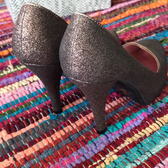 Heels - Picture 3 of 4